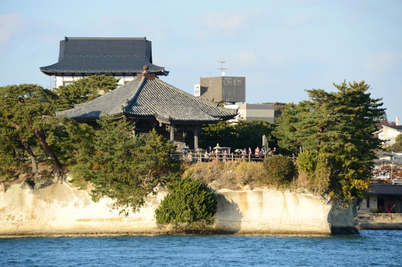 khối đá vôi kì dị vịnh Matsushima
