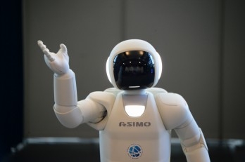 Trải nghiệm: Cảm xúc của tôi được gặp robot ASIMO!