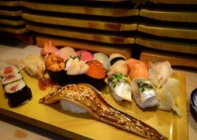 Sushi chào buổi sáng ở Tokyo