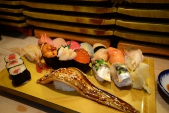 Sushi chào buổi sáng ở Tokyo